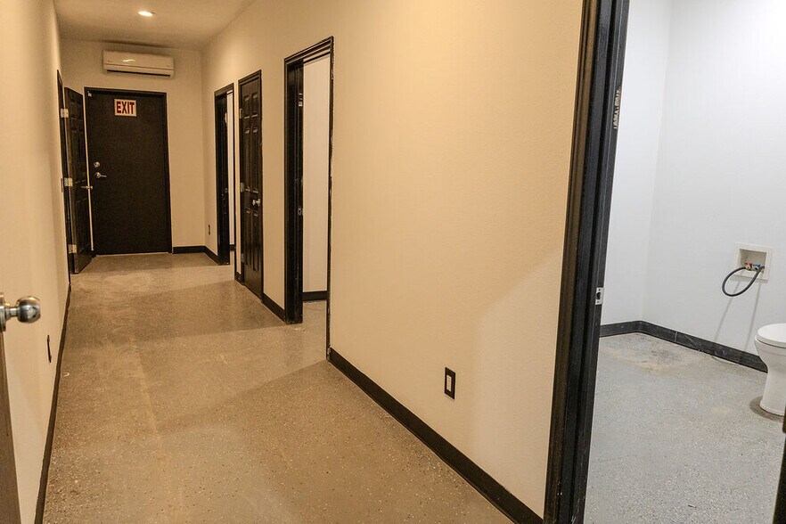 More Photos Of 6160 Mineral Wells Hwy, Weatherford Industrial For Lease