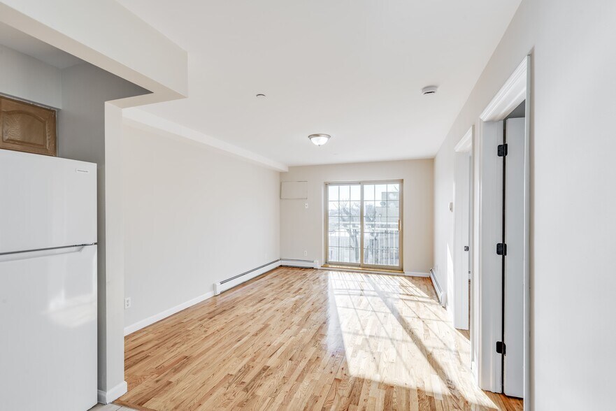 More Photos Of 10430 39th Ave, Corona Apartments For Sale