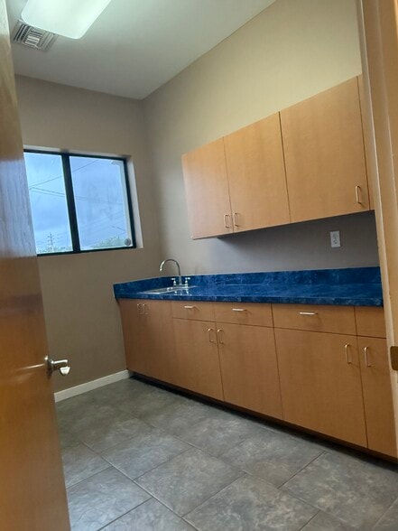 More Photos Of 6531 103rd St, Jacksonville Medical For Sale