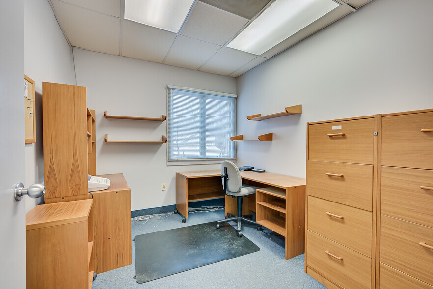 More Photos Of 11 Clyde Rd, Somerset Office For Sale