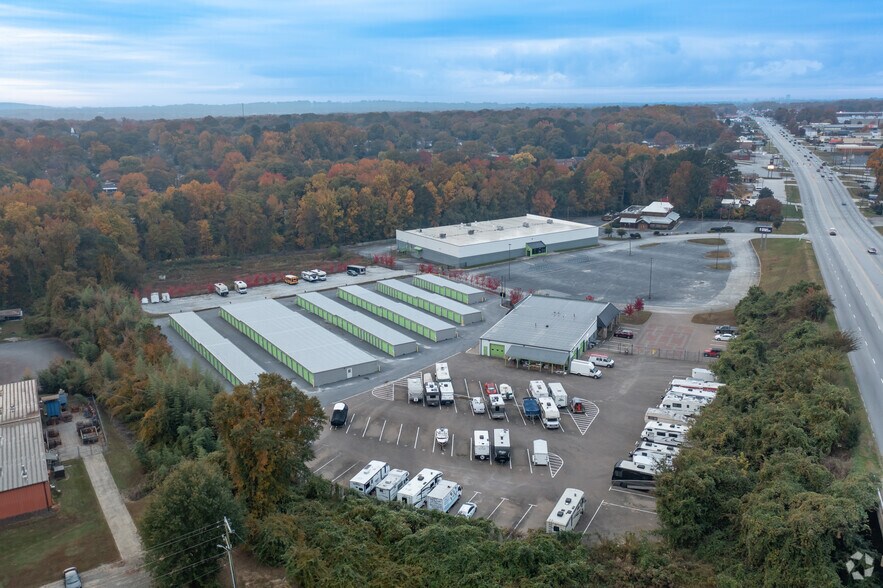 More Photos Of 3146 Wade Hampton Blvd, Taylors Self Storage For Lease