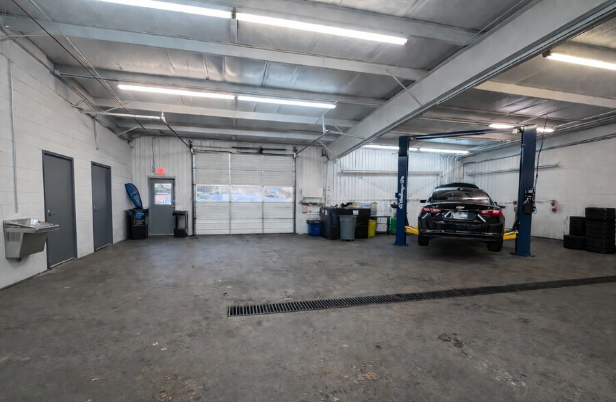 More Photos Of 1389 Richmond Rd, Charlottesville Auto Dealership For Lease