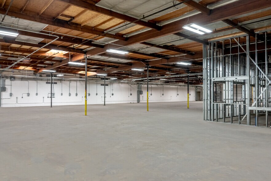 More Photos Of 13340 Raymer St, North Hollywood Manufacturing For Lease