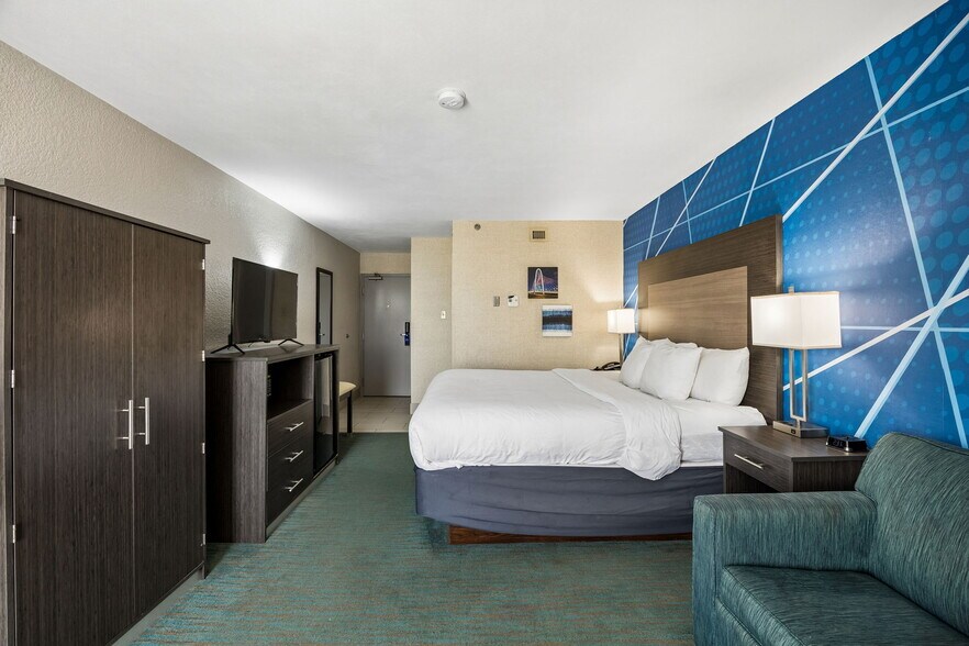 More Photos Of 11069 Composite Dr, Dallas Hotel For Sale