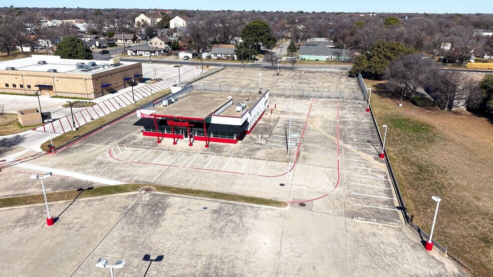 More Photos Of 400 N Riverside Dr, Fort Worth Auto Dealership For Sale