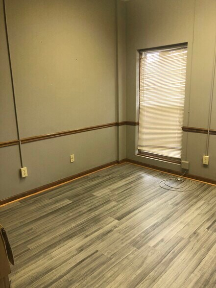More Photos Of 406 Tiffany Park, Gaffney Office For Lease