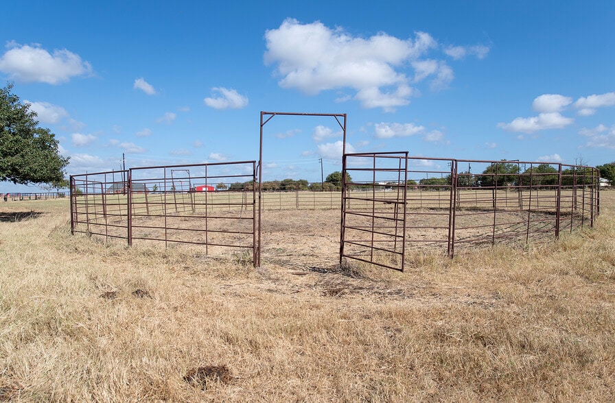 More Photos Of 1833 County Road 305, Jarrell Land For Sale