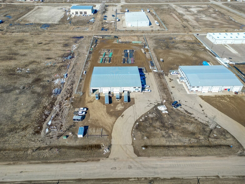 More Photos Of 509 Well St, Williston Warehouse For Lease