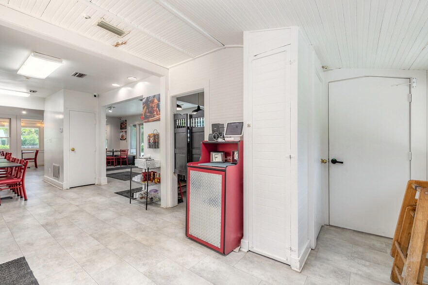 More Photos Of 1001 Canal St, New Smyrna Beach Freestanding For Sale