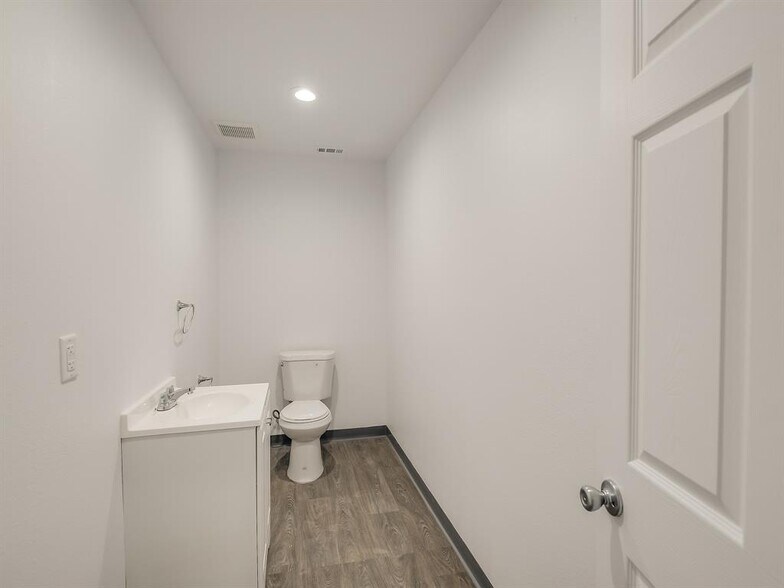 More Photos Of 20376 FM 2252, Garden Ridge Warehouse For Sale