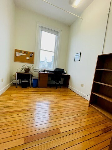 More Photos Of 10 Merchants Row, Middlebury Apartments For Lease