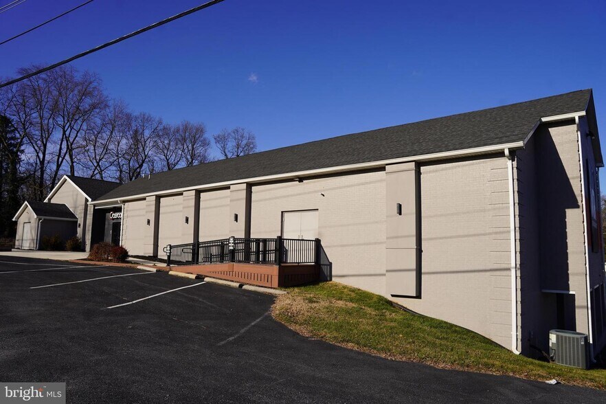 More Photos Of 7595 Martinsburg Pike, Shepherdstown Office For Sale