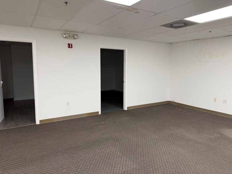 More Photos Of 150 W Yamato Rd, Boca Raton Showroom For Sale
