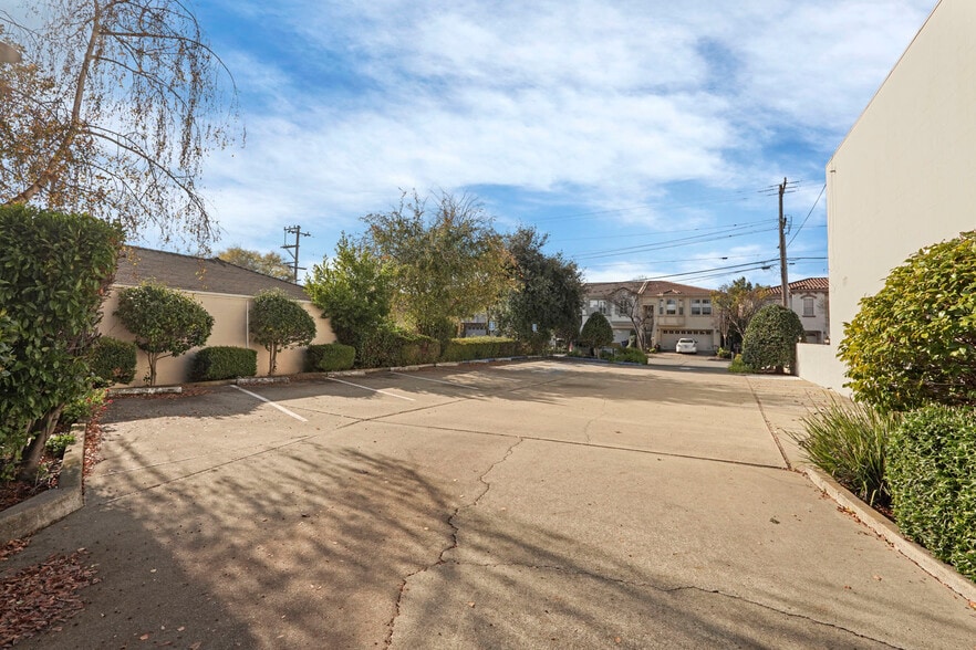 More Photos Of 1370 Santa Rosa St, San Leandro Funeral Home For Sale