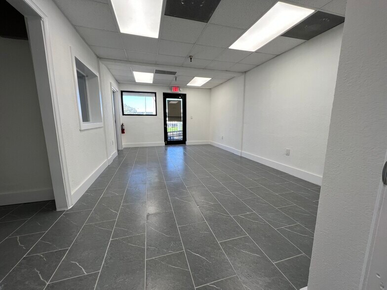 More Photos Of 9501-9635 NW 80th Ave, Hialeah Warehouse For Lease