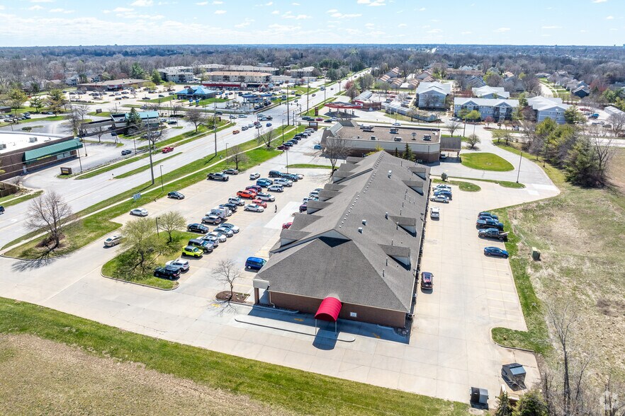 More Photos Of 4632-4664 86th St, Urbandale Unknown For Lease