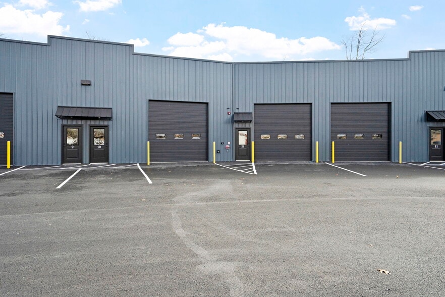More Photos Of 46 Maple Ave, Schenectady Warehouse For Lease