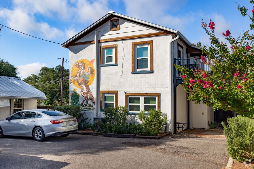 More Photos Of 902 Main St, Blanco Office Residential For Sale