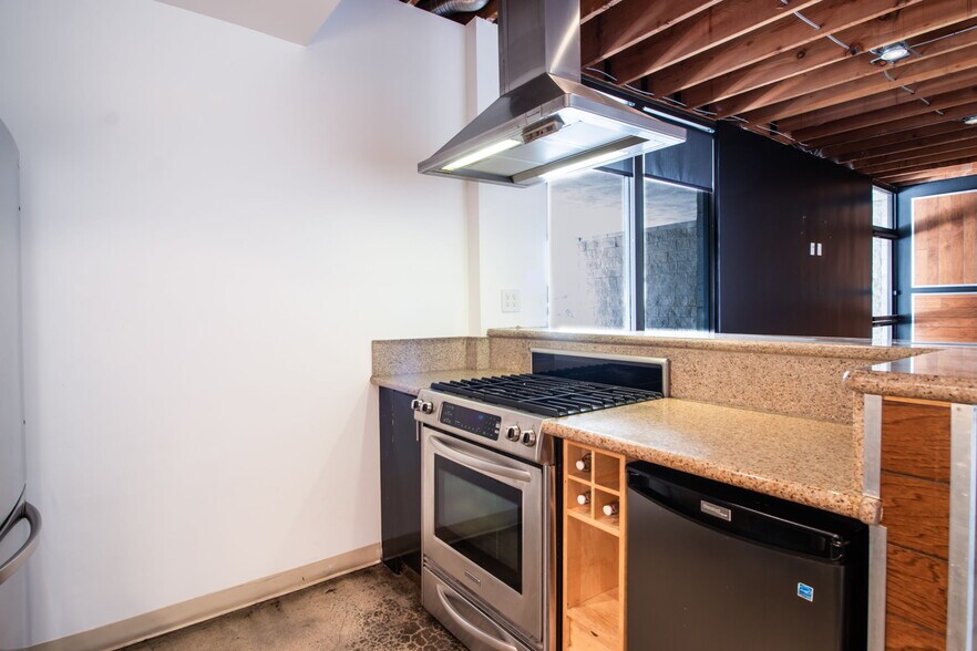 More Photos Of 1648 10th St, Santa Monica Loft Creative Space For Sale