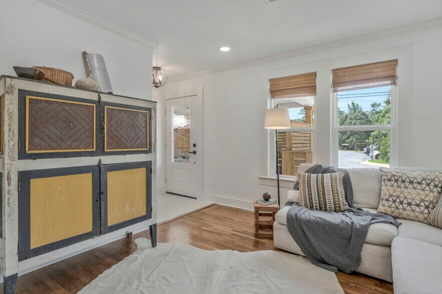 More Photos Of 6682 Ravine St, Milton Office Residential For Sale