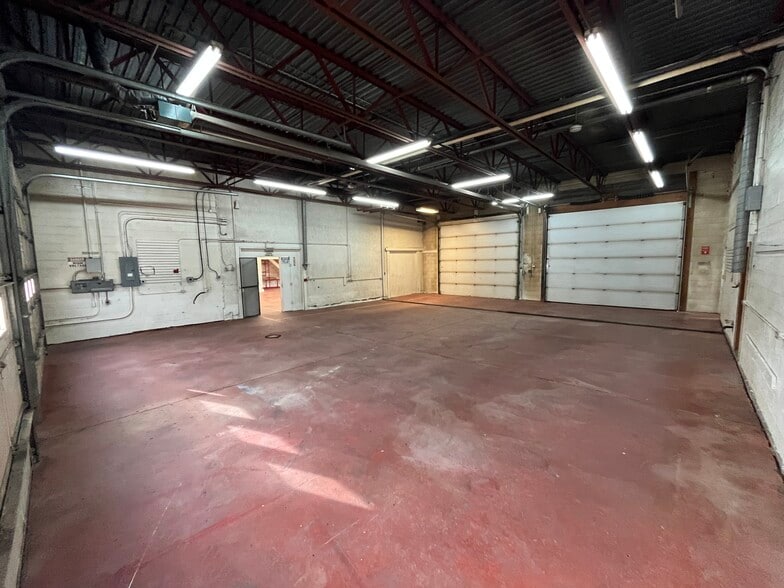 More Photos Of 3624 36 Av, Whitecourt Warehouse For Sale