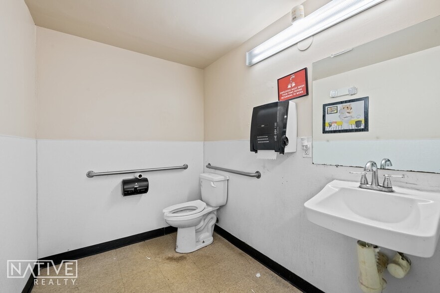 More Photos Of 2111 N Federal Hwy, Hollywood Freestanding For Lease