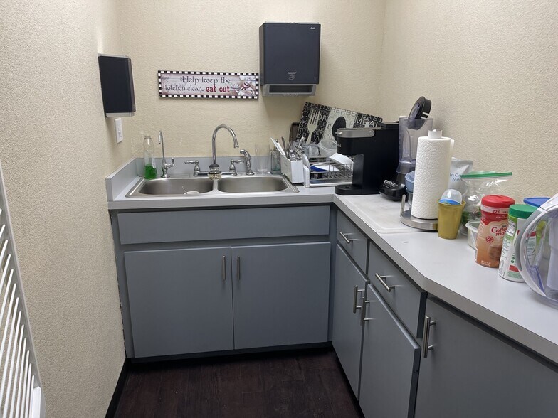 More Photos Of 3489 All American Blvd, Orlando Warehouse For Lease