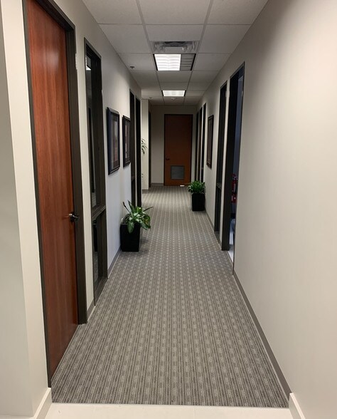 More Photos Of 700 E Sonterra Blvd, San Antonio Unknown For Lease