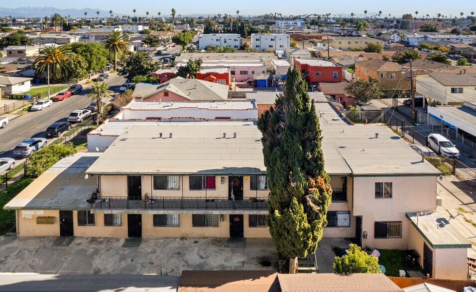 More Photos Of 732 W 76th St, Los Angeles Apartments For Sale