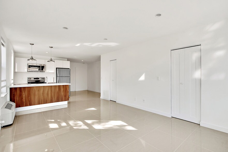 More Photos Of 924 Marseille Dr, Miami Beach Apartments For Sale