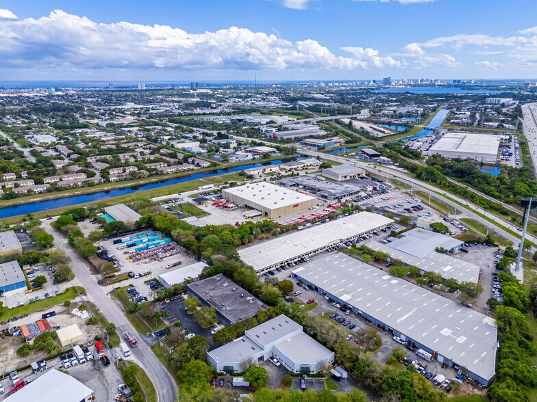 More Photos Of 3709 Interstate Park Rd S, Riviera Beach Light Manufacturing For Sale