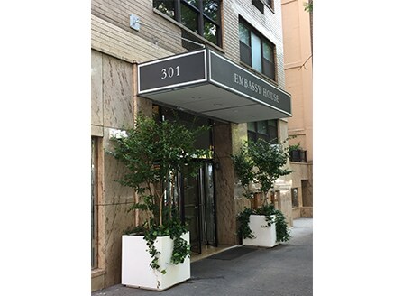 More Photos Of 301 E 47th St, New York Apartments For Lease