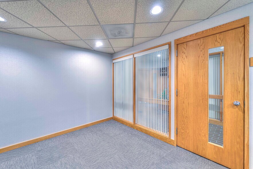 More Photos Of 900 E Michigan Ave, Jackson Office For Lease