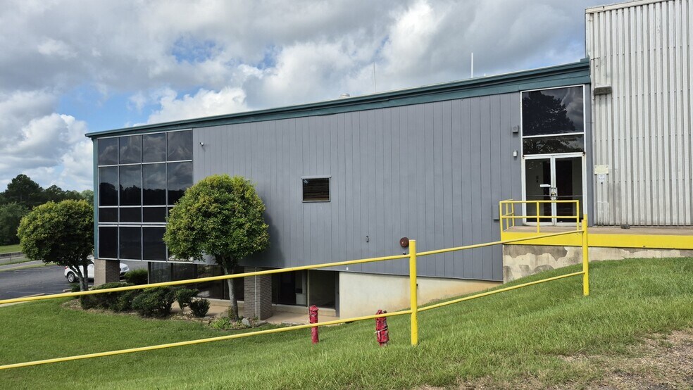 More Photos Of 400 Aviation Plz, Hot Springs Manufacturing For Lease