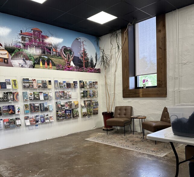 More Photos Of 406 SE 5th St, Bentonville Office For Lease