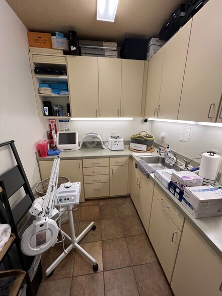 More Photos Of 2800 William D Tate Ave, Grapevine Medical For Lease