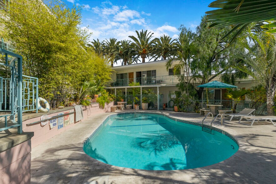 More Photos Of 1959 Grace Ave, Los Angeles Apartments For Sale