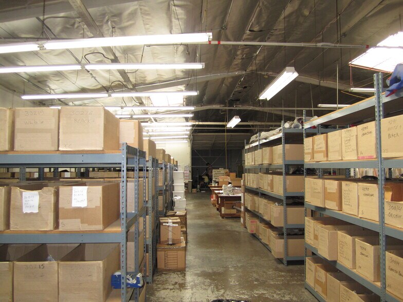 More Photos Of 10451-10463 W Jefferson Blvd, Culver City Warehouse For Lease