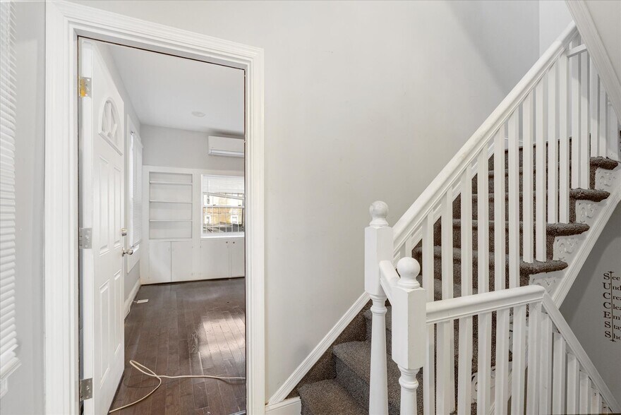 More Photos Of 204 E 25th St, Baltimore Office For Sale