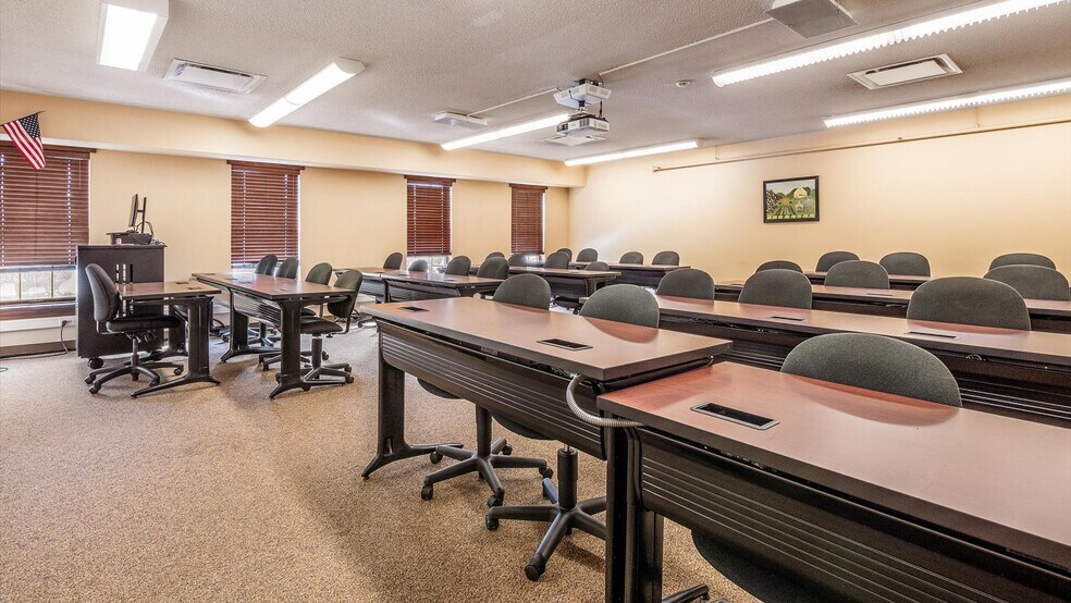 More Photos Of 200 N Whitewoman St, Coshocton Office For Sale