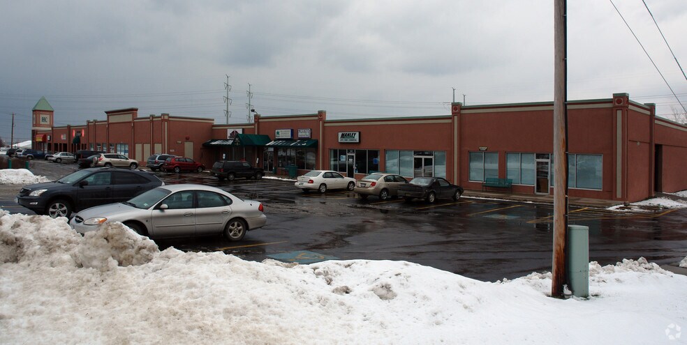 More Photos Of 11-19 4th Ave, Oswego General Retail For Lease