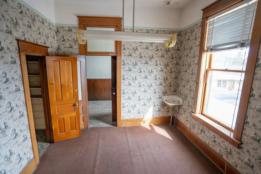 More Photos Of 433 Main St, Frankfort General Retail For Sale