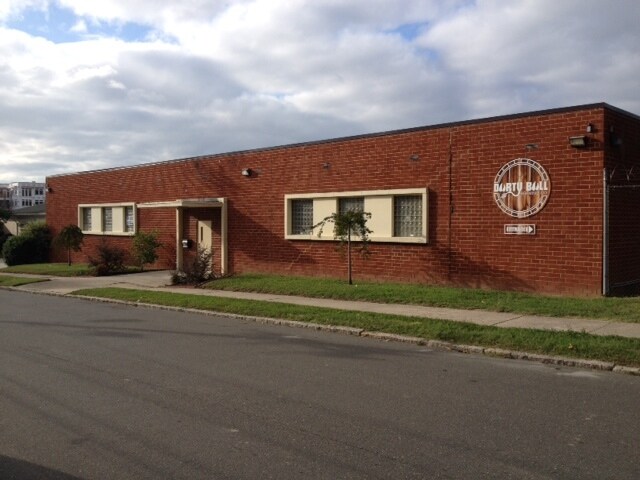 More Photos Of 206 Broadway St, Durham Warehouse For Lease