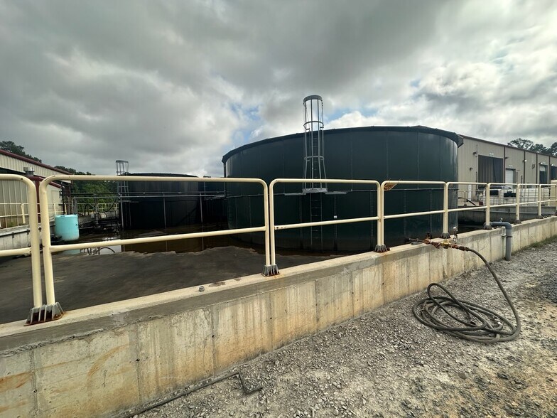 More Photos Of 1051 Aqua Dr, Haughton Distribution For Sale