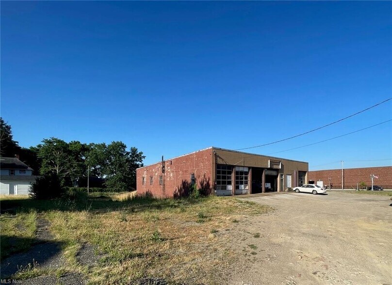 More Photos Of 602 12th St NE, Canton Auto Repair For Sale