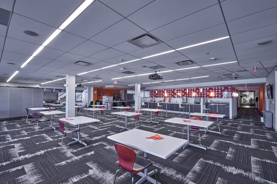 More Photos Of 12 Reads Way, New Castle Office For Lease