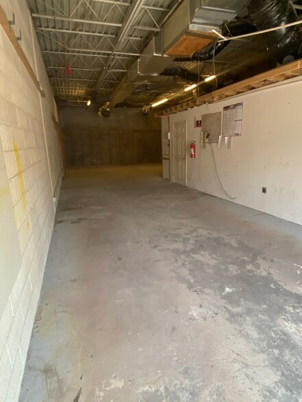 More Photos Of 7527 Gary Rd, Manassas Warehouse For Sale