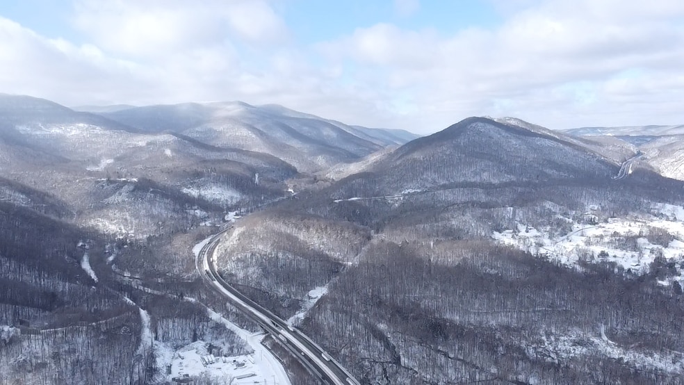 More Photos Of 124 Woods Ave, Caryville Hotel For Sale