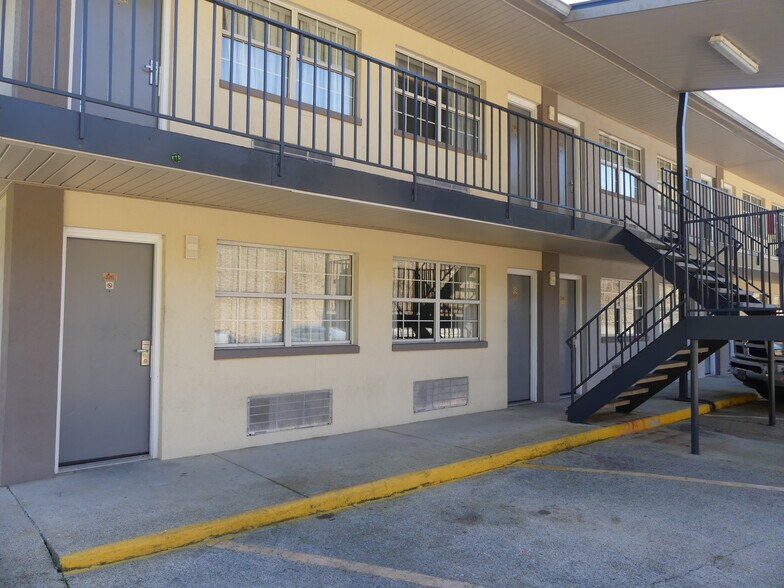 More Photos Of 3655 Cummings Hwy, Chattanooga Hotel For Sale