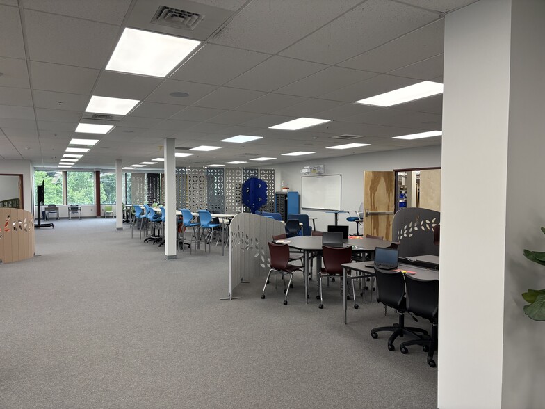 More Photos Of 201 Riverneck Rd, Chelmsford Office For Lease